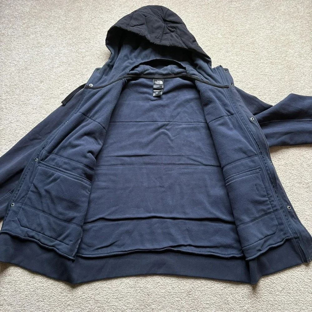 The North‎ Face Jacket Mens Medium Navy Black Hooded Zip Snap Fleece Pockets